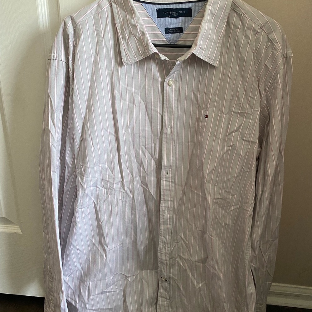 Tommy Hilfiger Men's Pink Striped Button Down Shirt
